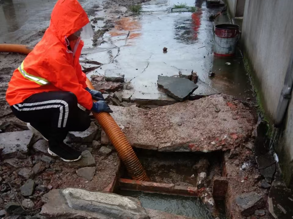 遂溪专业清理污水池 炜誉市政以规范流程守护城市 “肠道”