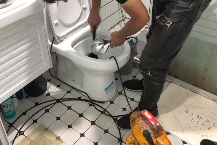 遂溪马桶堵塞自己疏通还是找师傅?专业上门服务让你省时更省心